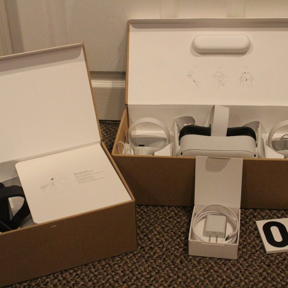 Oculus Meta Quest 2 White 128 Gb All in One Virtual Reality Headset - Picture 2 of 11